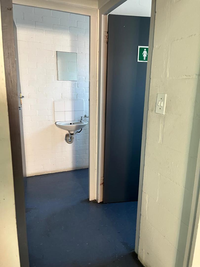 To Let commercial Property for Rent in Paarden Eiland Western Cape